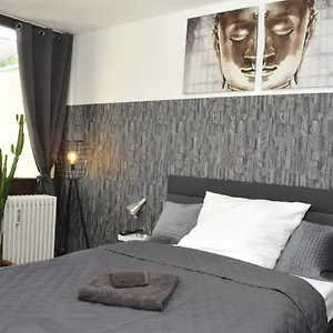 Modernes Mit Innblick Apartment